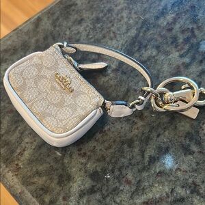 Coach White and Gold Key Card Holder